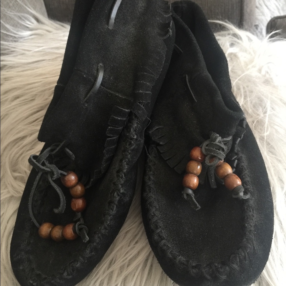 Chic Black Moccasins with Bead Accents - Picture 2 of 3